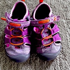 Keen toddler water shoes. Size 7.